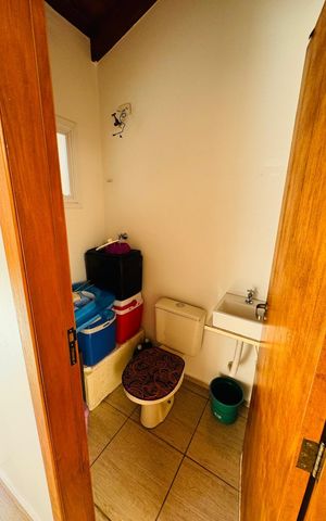 Casa à venda com 240m², 3 quartos e 2 vagas Casa à venda com 240m², 3 quartos e 2 vagasBanheiro