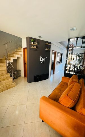 Casa à venda com 240m², 3 quartos e 2 vagas Casa à venda com 240m², 3 quartos e 2 vagasSala