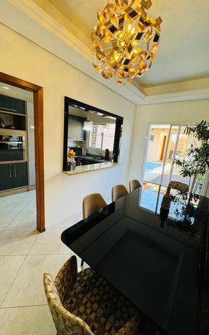 Casa à venda com 240m², 3 quartos e 2 vagas Casa à venda com 240m², 3 quartos e 2 vagasSala de jantar