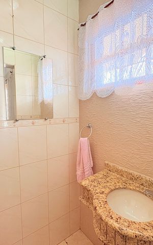 Casa de condomínio à venda com 500m², 5 quartos e 5 vagasBanheiro da Suíte andar inferior