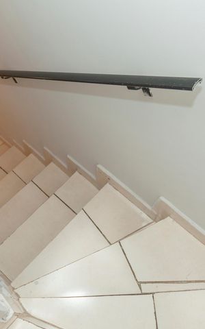Casa à venda com 120m², 2 quartos e 1 vagaEscada