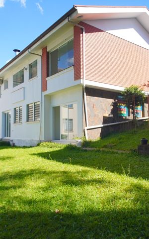 Casa para alugar com 240m², 4 quartos e 2 vagasQuintal