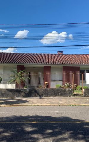 Casa para alugar com 240m², 4 quartos e 2 vagasFACHADA