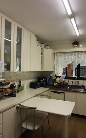 Casa à venda com 222m², 3 quartos e 3 vagasCozinha 