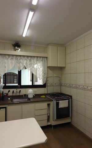 Casa à venda com 222m², 3 quartos e 3 vagasCozinha 