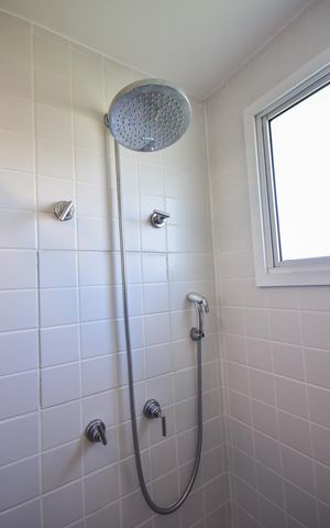Apartamento à venda com 141m², 3 quartos e 2 vagasChuveiro da Suíte 1