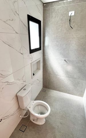 Casa à venda com 140m², 4 quartos e 2 vagas Casa à venda com 140m², 4 quartos e 2 vagasBanheiro da Suíte 1