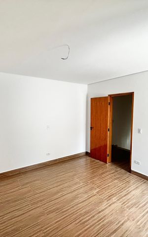 Casa à venda com 140m², 4 quartos e 2 vagas Casa à venda com 140m², 4 quartos e 2 vagasQuarto Suíte