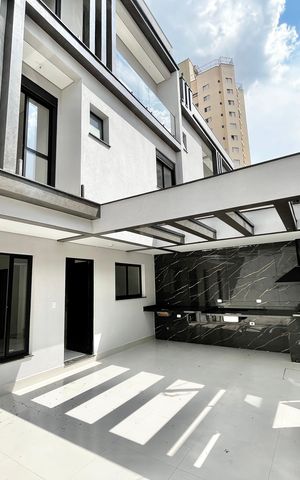 Casa à venda com 140m², 4 quartos e 2 vagas Casa à venda com 140m², 4 quartos e 2 vagasGaragem / Churrasqueira