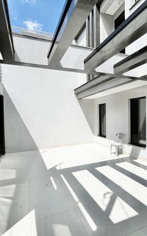 Casa à venda com 140m², 4 quartos e 2 vagas Casa à venda com 140m², 4 quartos e 2 vagasGaragem / Churrasqueira