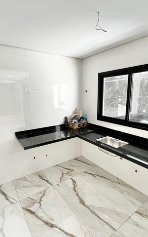 Casa à venda com 140m², 4 quartos e 2 vagas Casa à venda com 140m², 4 quartos e 2 vagasCozinha