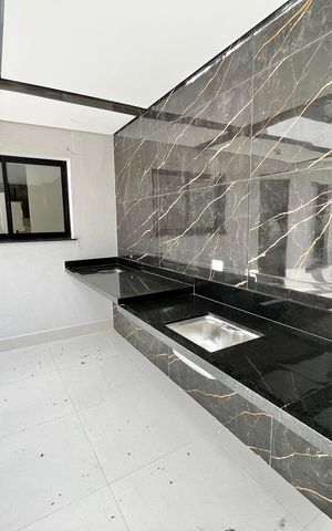 Casa à venda com 140m², 4 quartos e 2 vagas Casa à venda com 140m², 4 quartos e 2 vagasGaragem / Churrasqueira