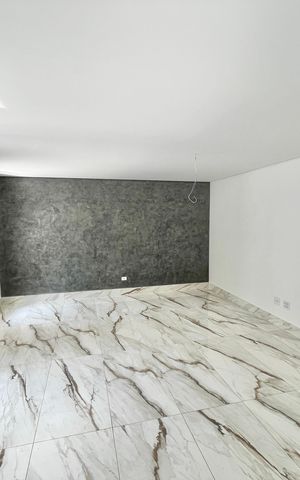 Casa à venda com 140m², 4 quartos e 2 vagas Casa à venda com 140m², 4 quartos e 2 vagasSala