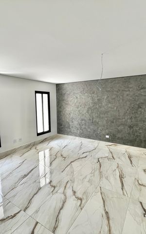 Casa à venda com 140m², 4 quartos e 2 vagas Casa à venda com 140m², 4 quartos e 2 vagasSala