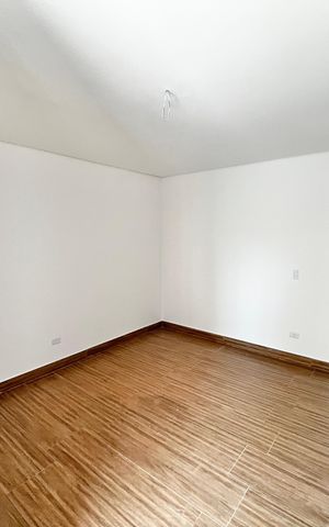 Casa à venda com 140m², 4 quartos e 2 vagas Casa à venda com 140m², 4 quartos e 2 vagasQuarto 3 - Suíte
