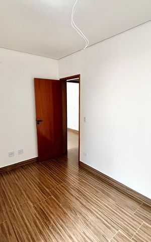 Casa à venda com 140m², 4 quartos e 2 vagas Casa à venda com 140m², 4 quartos e 2 vagasQuarto 2 - Suíte