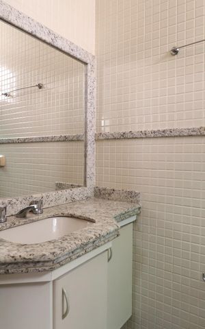 Casa para alugar com 219m², 4 quartos e 3 vagasBanheiro da Suíte 3