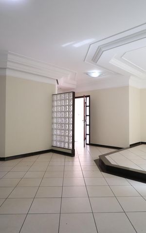 Casa para alugar com 219m², 4 quartos e 3 vagasSala
