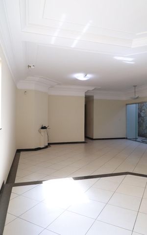 Casa para alugar com 219m², 4 quartos e 3 vagasSala