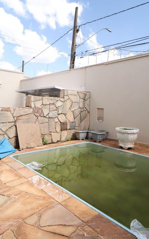 Casa para alugar com 219m², 4 quartos e 3 vagasÁrea comum - Piscina