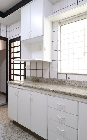 Casa para alugar com 219m², 4 quartos e 3 vagasCozinha
