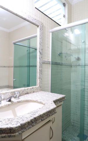 Casa para alugar com 219m², 4 quartos e 3 vagasBanheiro da Suíte 1