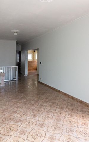 Casa à venda com 320m², 2 quartos e 5 vagasSala