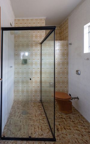 Casa à venda com 320m², 2 quartos e 5 vagasBanheiro da Suíte