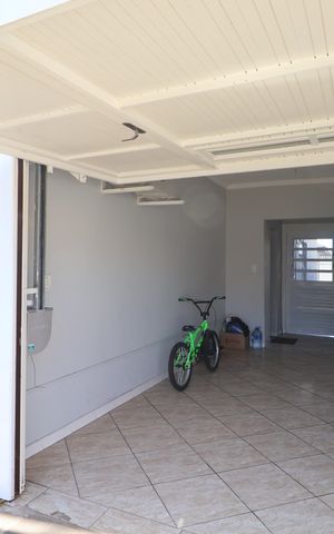 Casa à venda com 180m², 4 quartos e 3 vagasGaragem