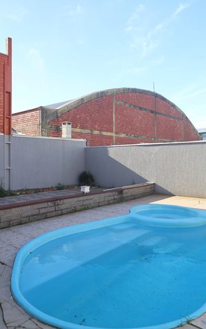Casa à venda com 180m², 4 quartos e 3 vagasPiscina