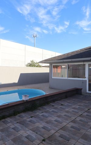 Casa à venda com 180m², 4 quartos e 3 vagasÁrea comum - Piscina