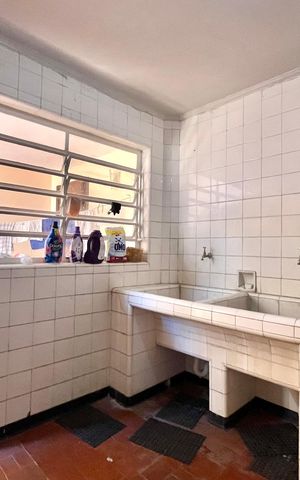Casa à venda com 600m², 5 quartos e 4 vagas Casa à venda com 600m², 5 quartos e 4 vagasÁrea de Serviço