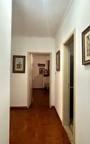 Casa à venda com 600m², 5 quartos e 4 vagas Casa à venda com 600m², 5 quartos e 4 vagasCorredor