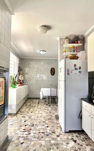 Casa à venda com 600m², 5 quartos e 4 vagas Casa à venda com 600m², 5 quartos e 4 vagasCozinha