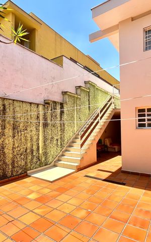 Casa à venda com 600m², 5 quartos e 4 vagas Casa à venda com 600m², 5 quartos e 4 vagasQuintal