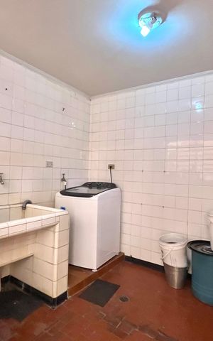 Casa à venda com 600m², 5 quartos e 4 vagas Casa à venda com 600m², 5 quartos e 4 vagasÁrea de Serviço