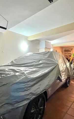 Casa à venda com 600m², 5 quartos e 4 vagas Casa à venda com 600m², 5 quartos e 4 vagasGaragem 1