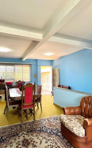 Casa à venda com 600m², 5 quartos e 4 vagas Casa à venda com 600m², 5 quartos e 4 vagasEdícula