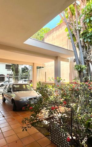 Casa à venda com 600m², 5 quartos e 4 vagas Casa à venda com 600m², 5 quartos e 4 vagasGaragem 2