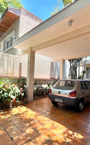 Casa à venda com 600m², 5 quartos e 4 vagas Casa à venda com 600m², 5 quartos e 4 vagasGaragem 2