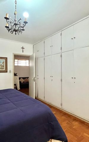 Casa à venda com 600m², 5 quartos e 4 vagas Casa à venda com 600m², 5 quartos e 4 vagasSuite