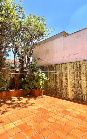 Casa à venda com 600m², 5 quartos e 4 vagas Casa à venda com 600m², 5 quartos e 4 vagasQuintal