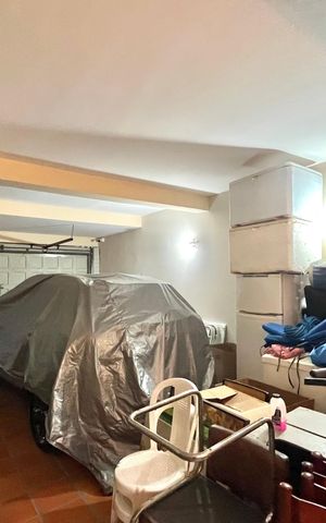 Casa à venda com 600m², 5 quartos e 4 vagas Casa à venda com 600m², 5 quartos e 4 vagasGaragem 1