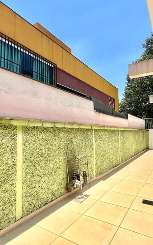 Casa à venda com 600m², 5 quartos e 4 vagas Casa à venda com 600m², 5 quartos e 4 vagasÁrea externa