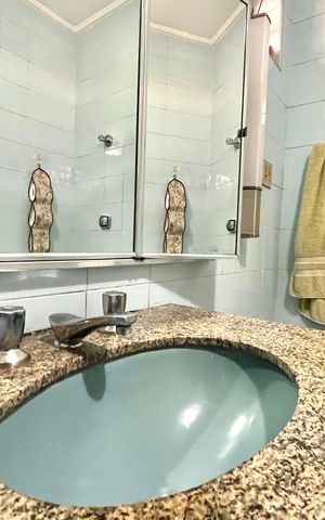 Casa à venda com 600m², 5 quartos e 4 vagas Casa à venda com 600m², 5 quartos e 4 vagasBanheiro Corredor
