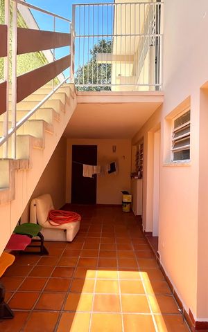 Casa à venda com 600m², 5 quartos e 4 vagas Casa à venda com 600m², 5 quartos e 4 vagasÁrea externa