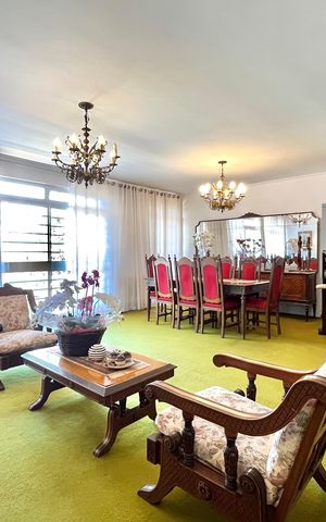 Casa à venda com 600m², 5 quartos e 4 vagas Casa à venda com 600m², 5 quartos e 4 vagasSala