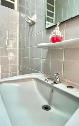 Casa à venda com 600m², 5 quartos e 4 vagas Casa à venda com 600m², 5 quartos e 4 vagasBanheiro Área externa