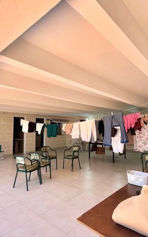 Casa à venda com 600m², 5 quartos e 4 vagas Casa à venda com 600m², 5 quartos e 4 vagasÁrea externa
