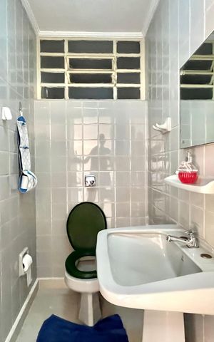 Casa à venda com 600m², 5 quartos e 4 vagas Casa à venda com 600m², 5 quartos e 4 vagasBanheiro Área externa